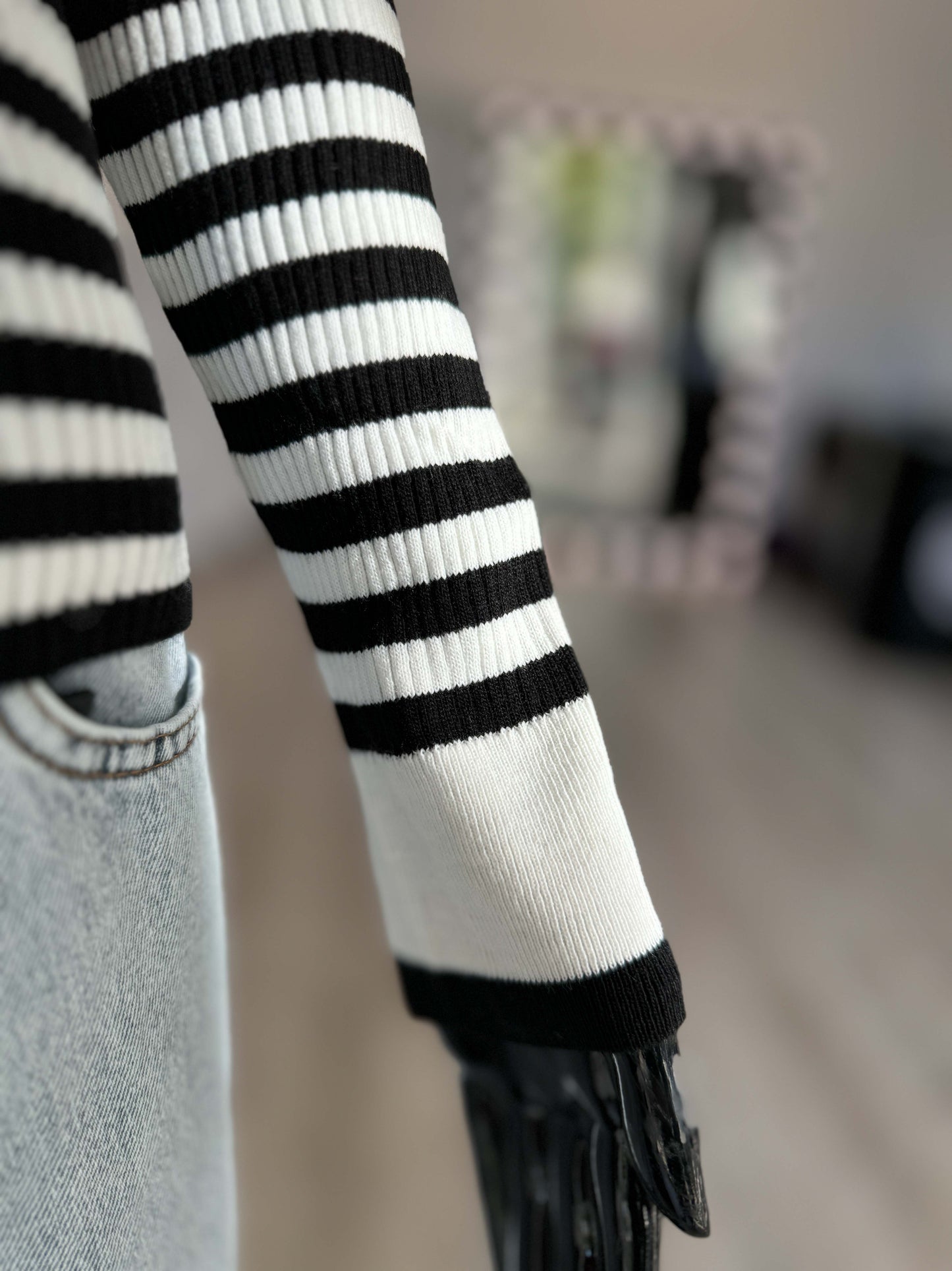 Sweater BLACK LINES